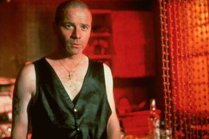 Peter Mullan co by drogový dealer v kultovním snímku Trainspotting.