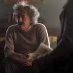 Génius (Johnny Flynn a Geoffrey Rush jako Einstein)