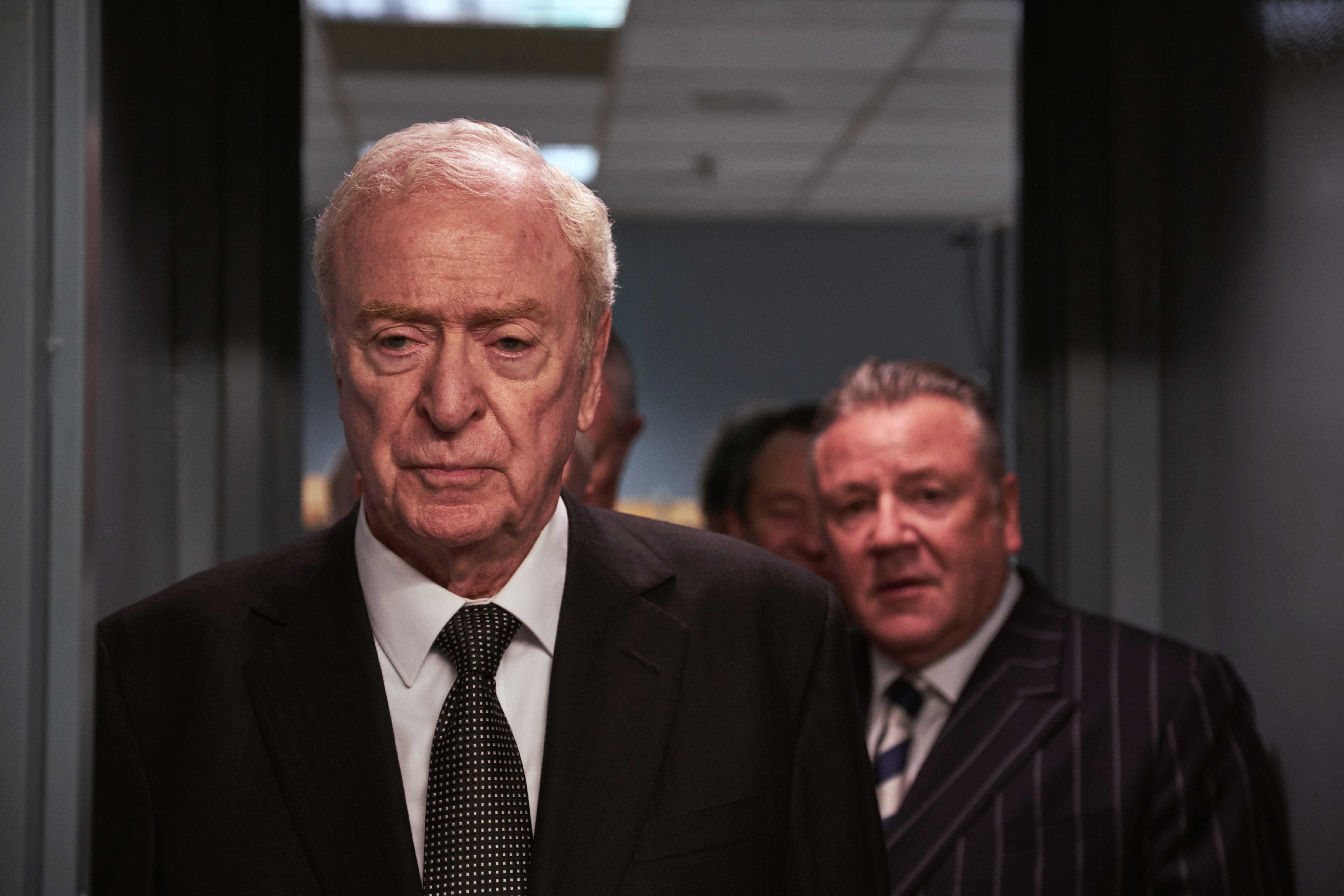 Michael Caine z filmu Králove zlodeju