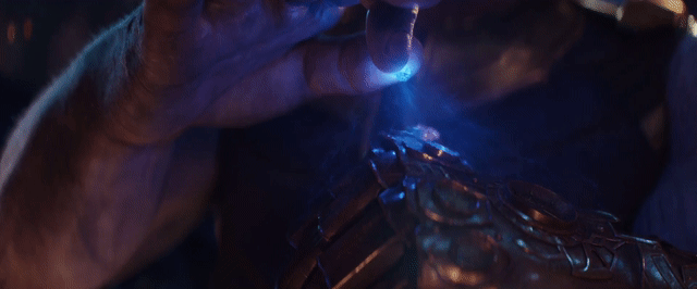 https://www.comicbox.eu/wp-content/uploads/2019/03/Thanos-adds-the-Space-Stone.gif