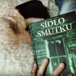 Sídlo smutku je skvělý duchařský příběh plný napětí, ale i smutku
