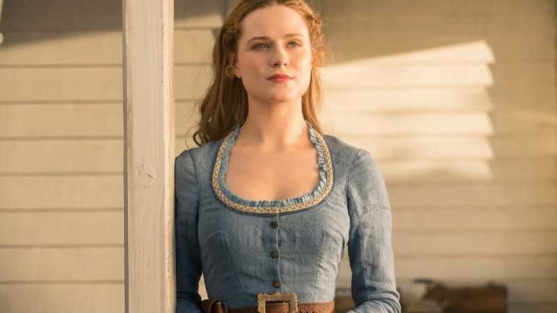Photo © Warner Bros. Television / John P. Johnson