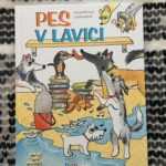 Pes v lavici
