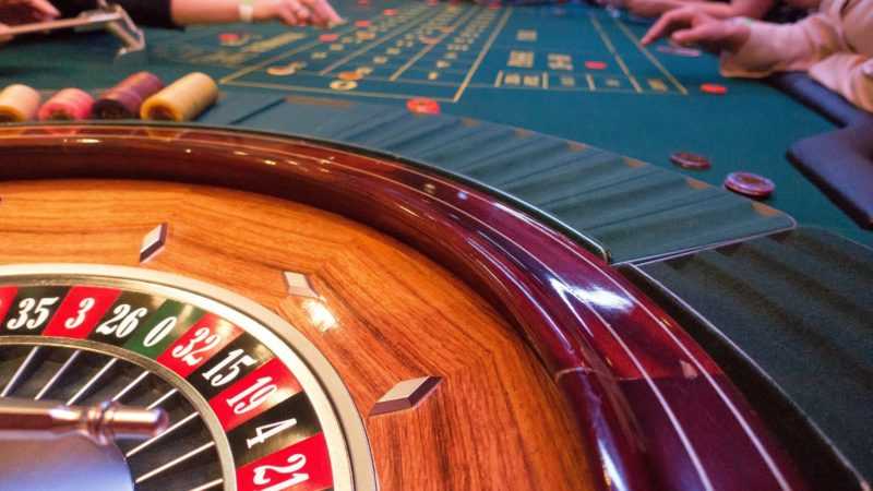 game bank 1003151 1920 Image by Stefan Schweihofer from Pixabay