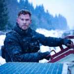 Vyproštění 2: Chris Hemsworth kosí padouchy na českých kolejích