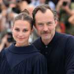 Královnin gambit (Firebrand) KVIFF 2023 recenze: Alicia Vikander a Jude Law ve vyhroceném královském dramatu